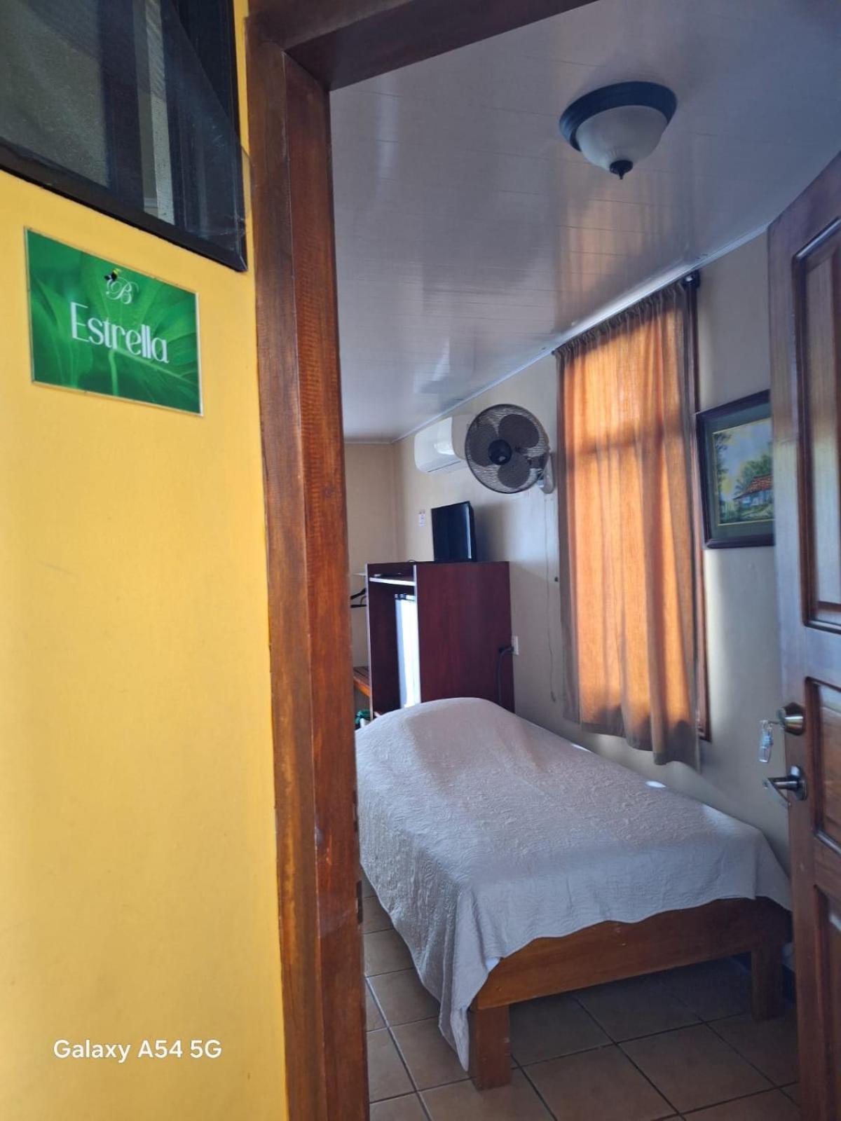 Iris Arenal Hotel La Fortuna ภายนอก รูปภาพ