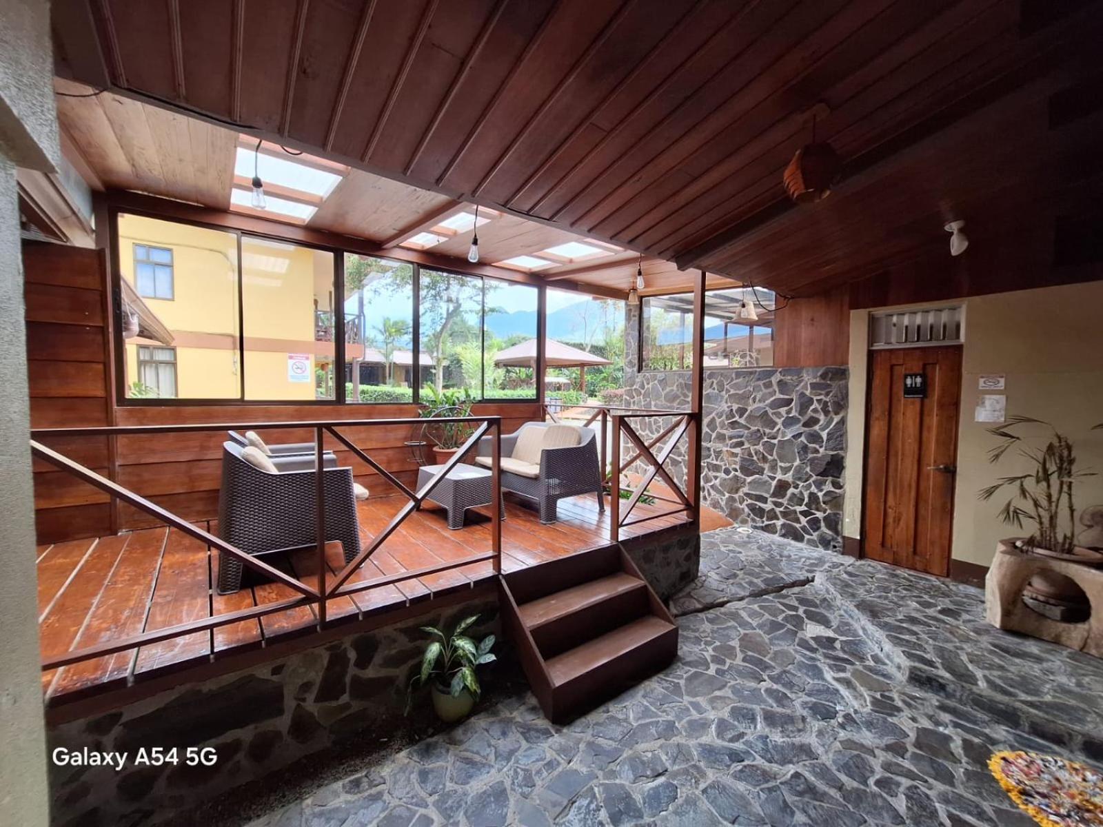 Iris Arenal Hotel La Fortuna ภายนอก รูปภาพ