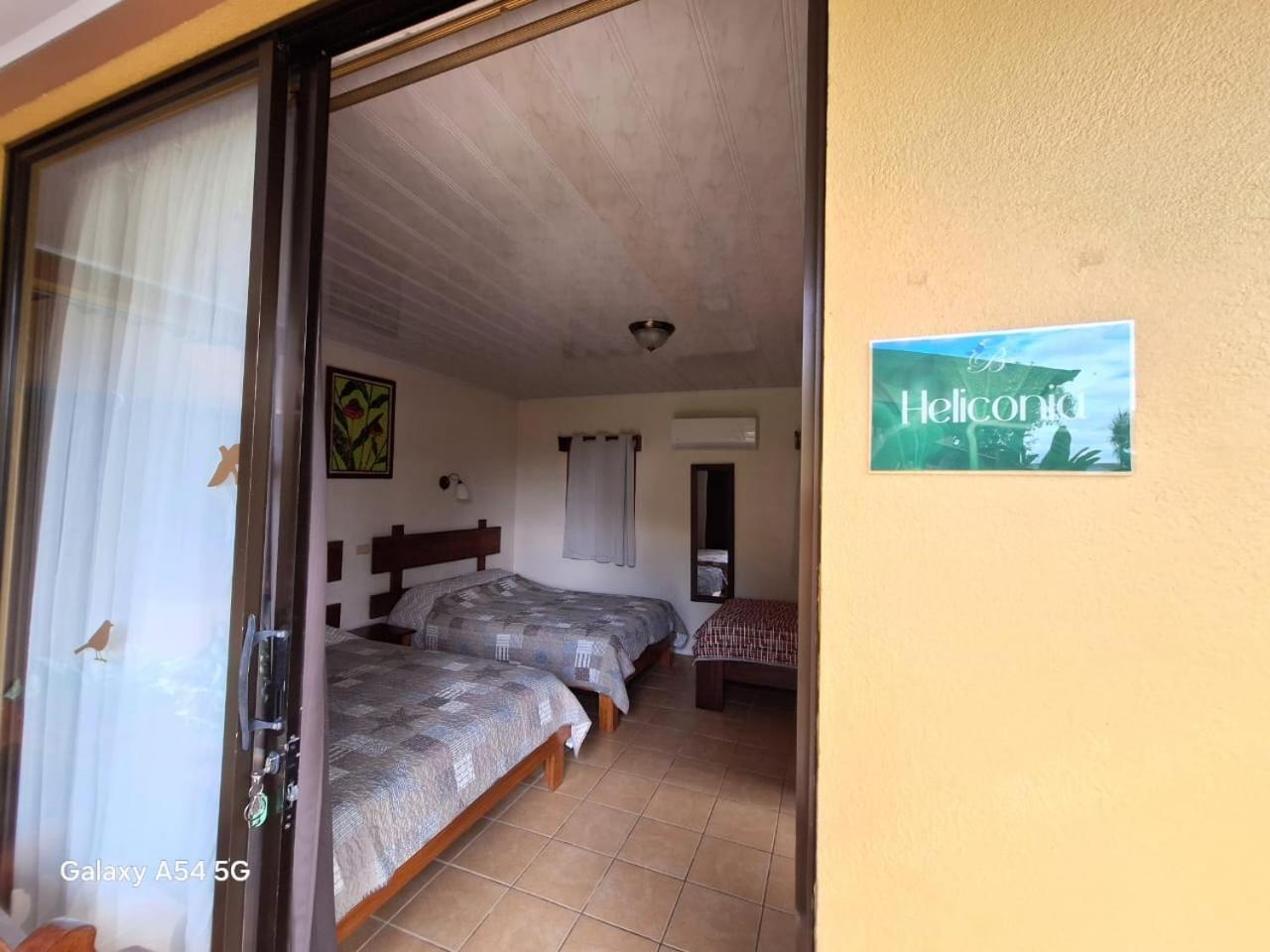 Iris Arenal Hotel La Fortuna ภายนอก รูปภาพ