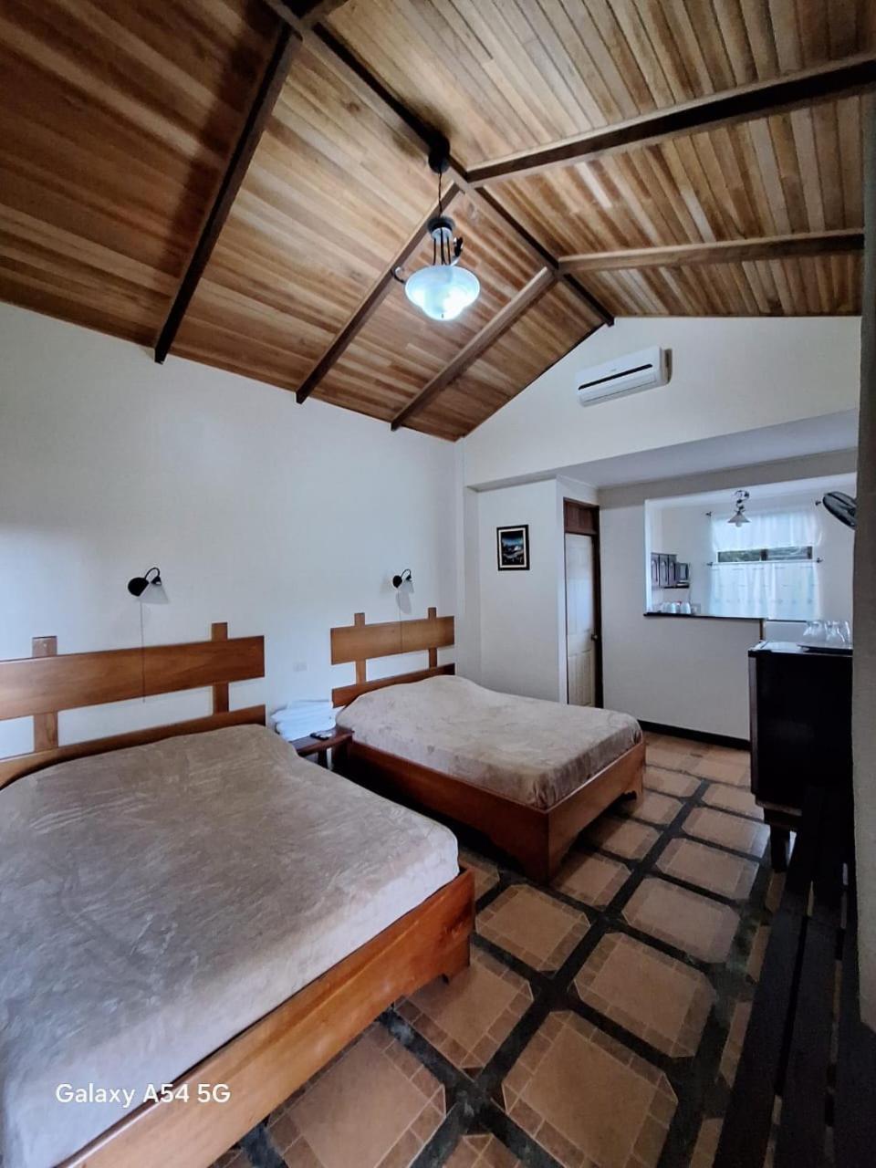 Iris Arenal Hotel La Fortuna ภายนอก รูปภาพ