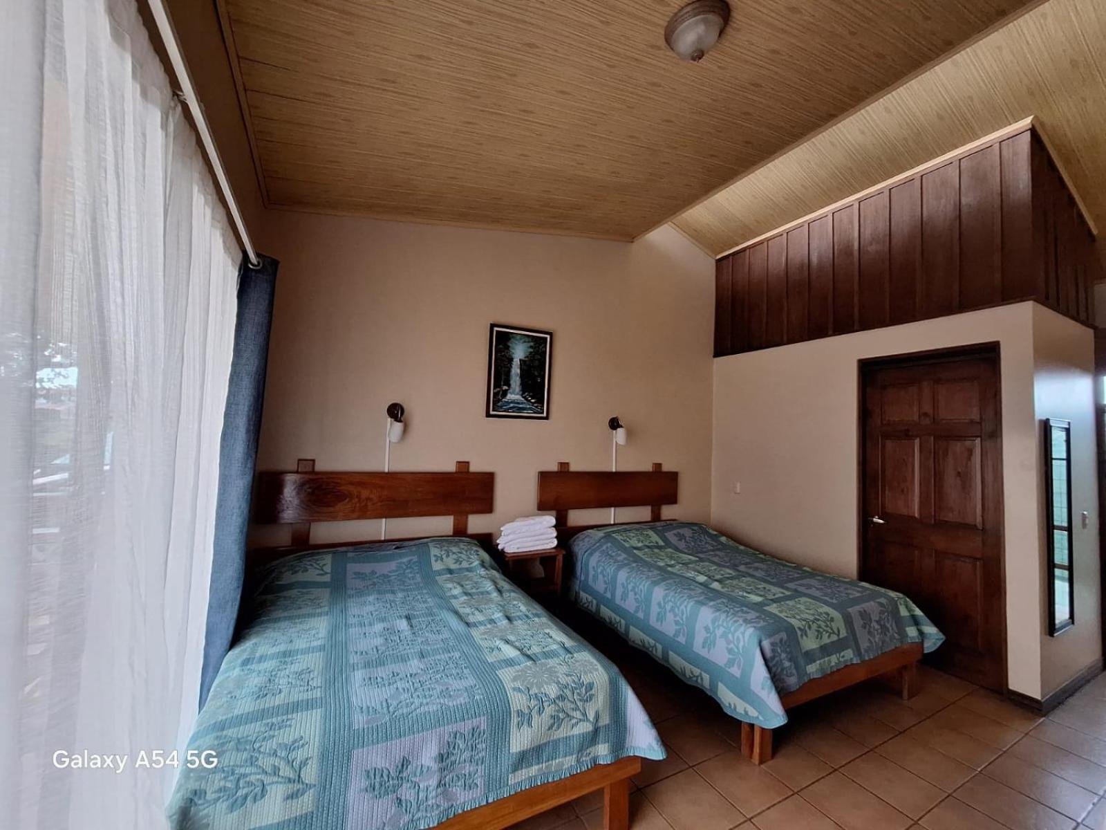 Iris Arenal Hotel La Fortuna ภายนอก รูปภาพ