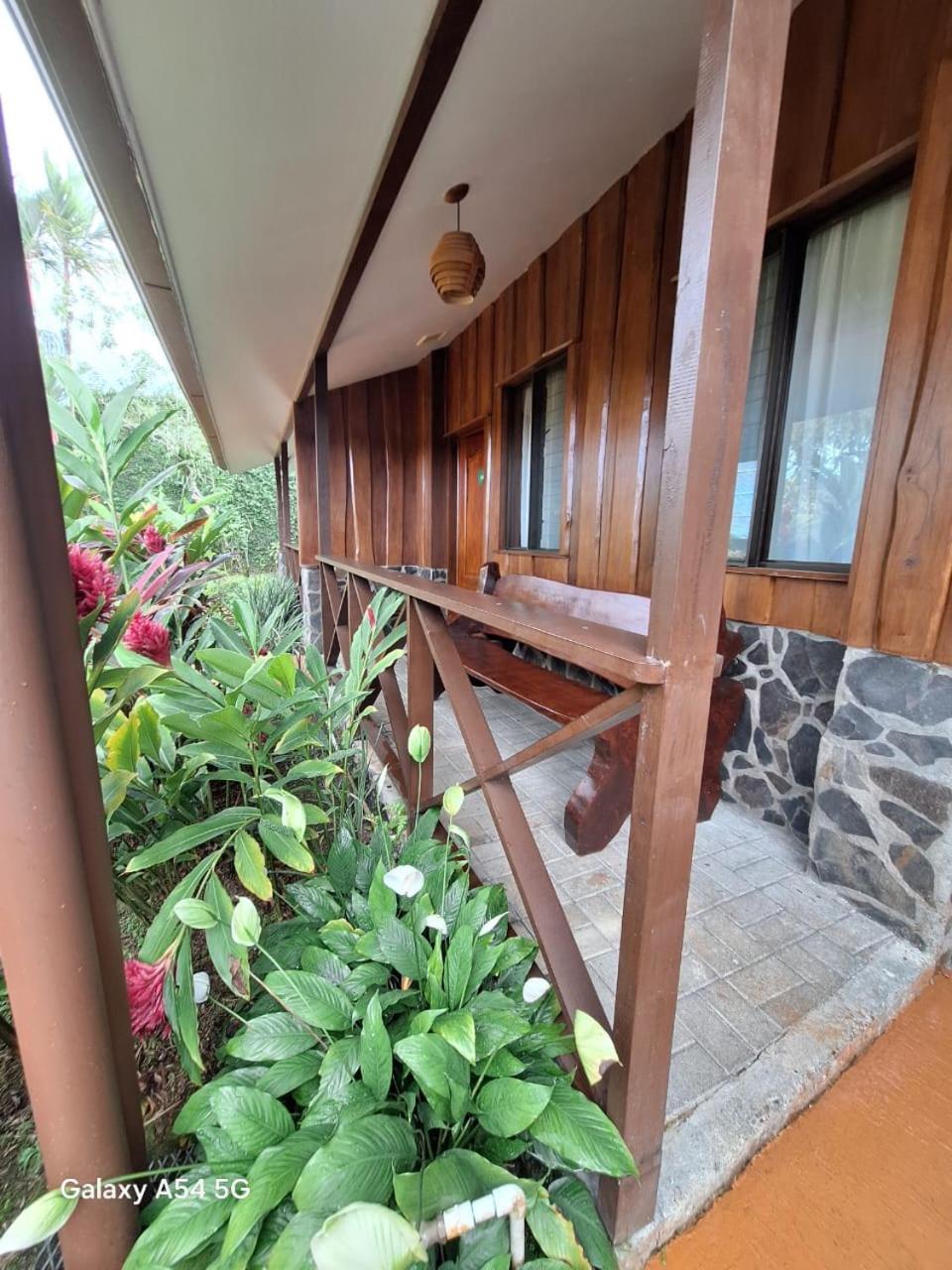 Iris Arenal Hotel La Fortuna ภายนอก รูปภาพ