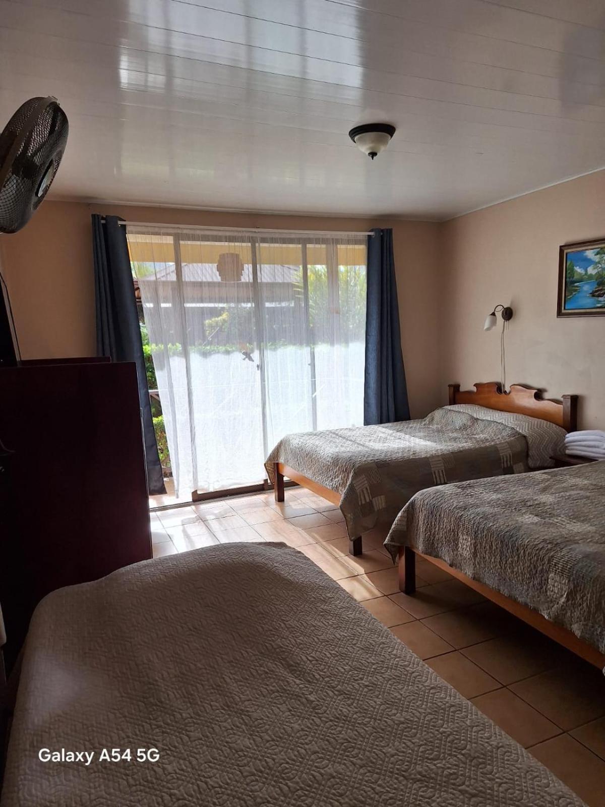 Iris Arenal Hotel La Fortuna ภายนอก รูปภาพ