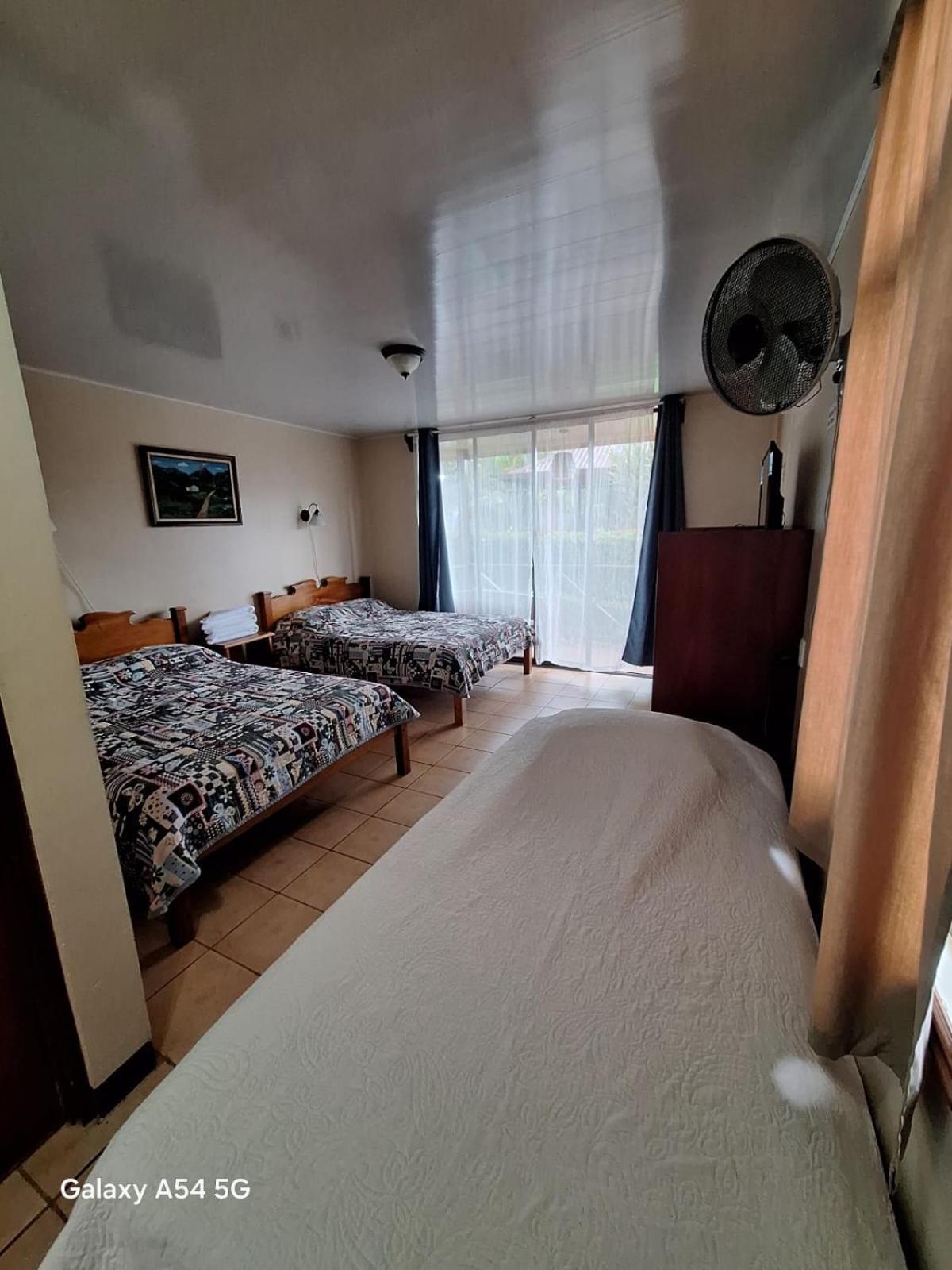 Iris Arenal Hotel La Fortuna ภายนอก รูปภาพ