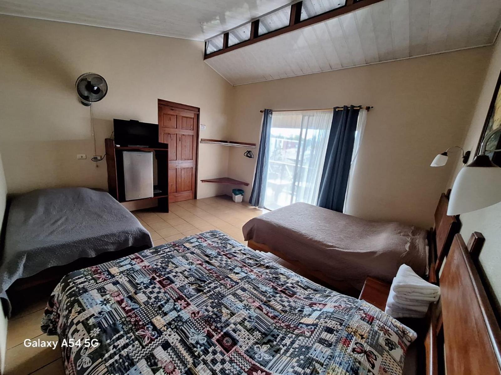 Iris Arenal Hotel La Fortuna ภายนอก รูปภาพ