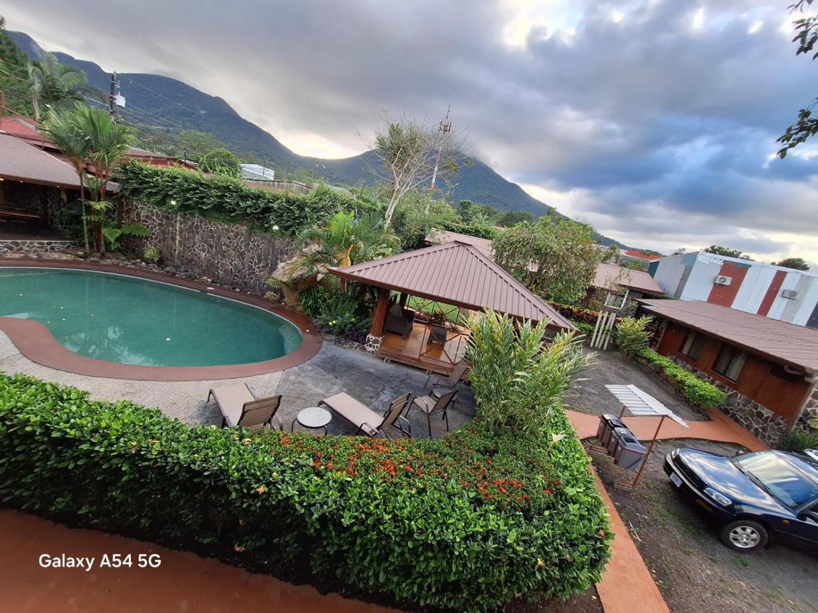 Iris Arenal Hotel La Fortuna ภายนอก รูปภาพ