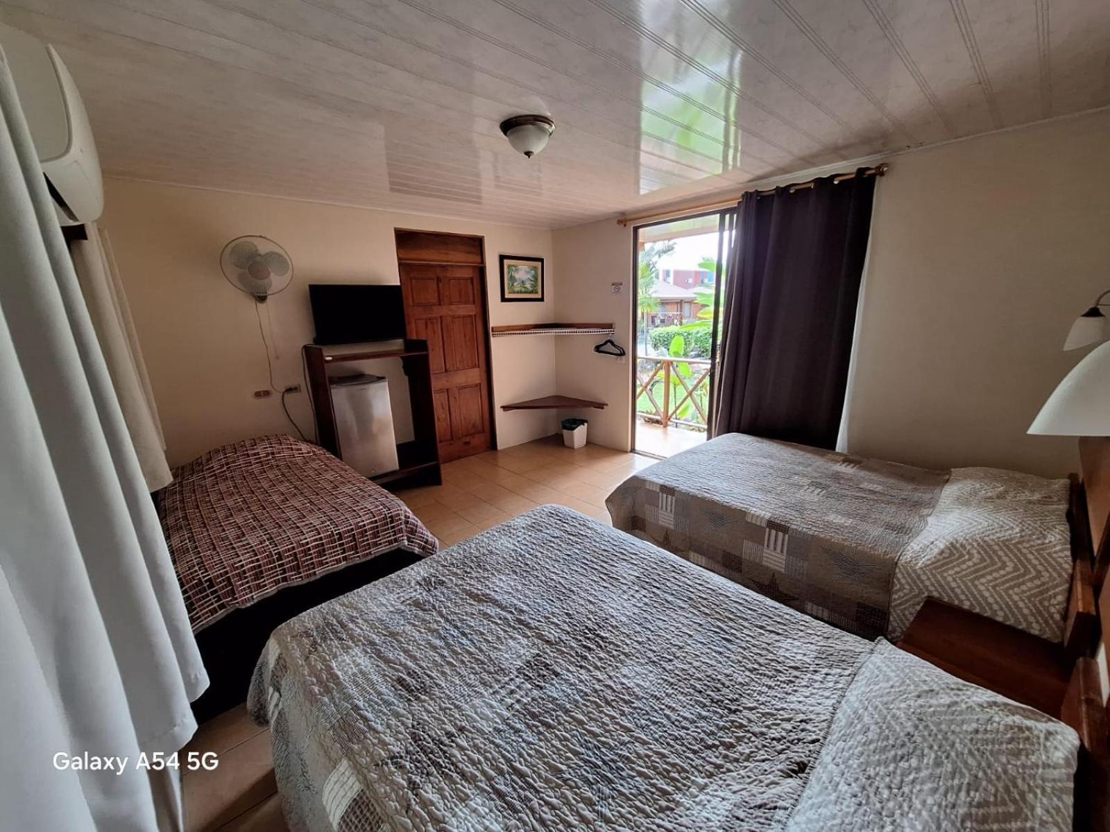 Iris Arenal Hotel La Fortuna ภายนอก รูปภาพ